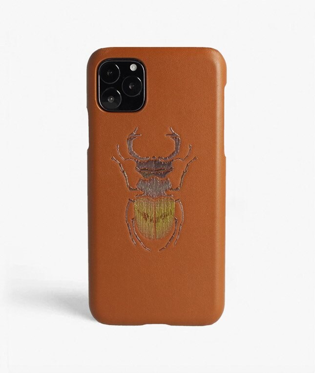 The Case Factory Deksel iPhone 11 Pro Max Beetle Calf Dusty Cognac