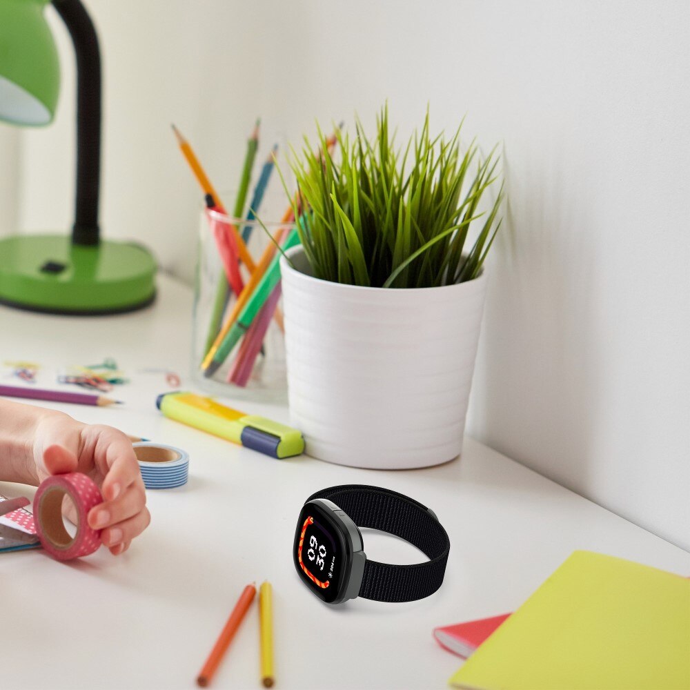Fitbit Ace LTE Nylonreim Svart